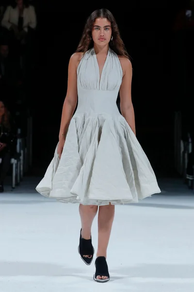 Look 3